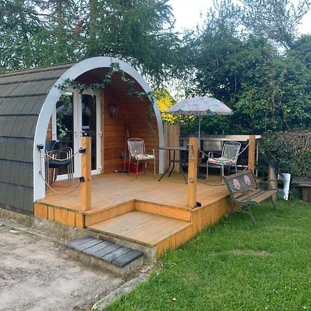 Railway Pod, Castlewellan Hotel Bagian luar foto